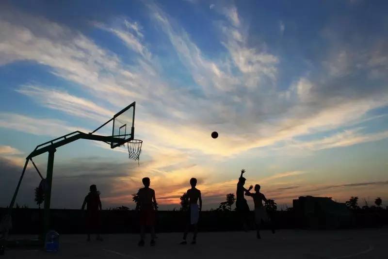 大叔大媽不讓你打籃球! 那來麗江吧!