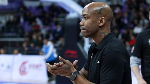 場均5分5板,養生籃球到頭了,500萬年薪啊 馬布里失去耐心