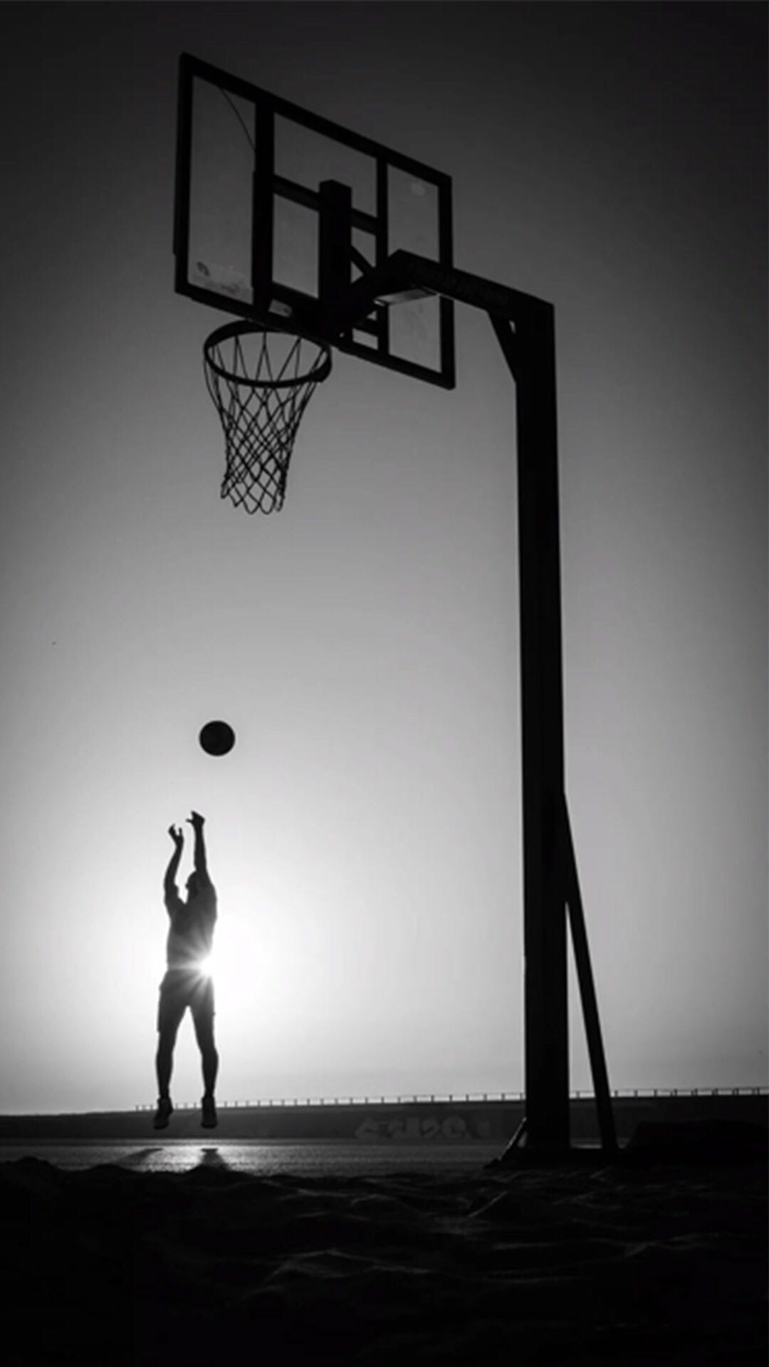 熱愛(ài)籃球的人即使傷痕累累,仍然堅(jiān)持…因?yàn)槟鞘乔啻? class=