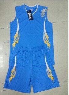 廣州市傲拓者服裝 專業(yè)戶外運動服裝加工生產(chǎn)、打樣與小額訂單服務